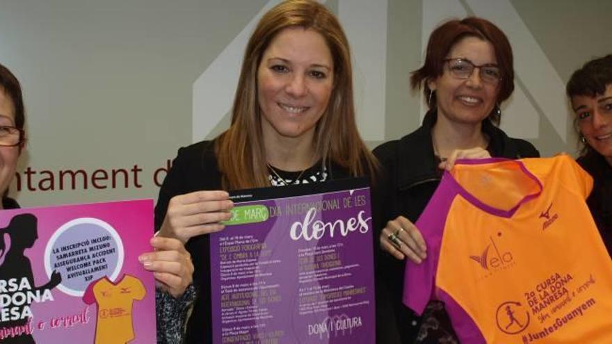 Carme Batista, Cristina Cruz, Sandra Pujol i Elena Rueda, ahir, en la presentació de la campanya