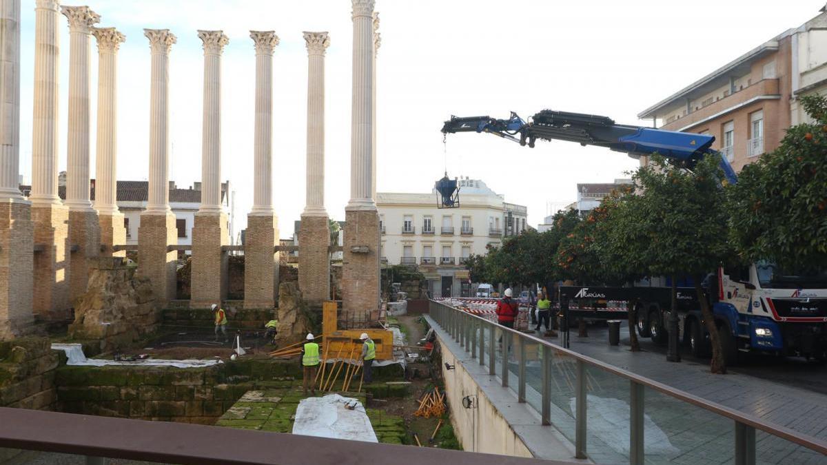 Empiezan los trabajos para la plataforma que permitirá pasear dentro del Templo Romano