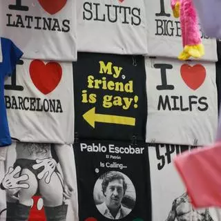 'I ❤️ boobs', 'I ❤️ MILFS',  'I ❤️ latinas'... Estalla la guerra contra las camisetas sexistas: "Tú vas a Roma y no las ves"