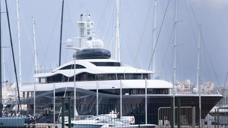 Auf dem Weg zur Jeff-Bezos-Hochzeit? Zuckerbergs Megayacht &quot;Launchpad&quot; liegt im Hafen von Palma