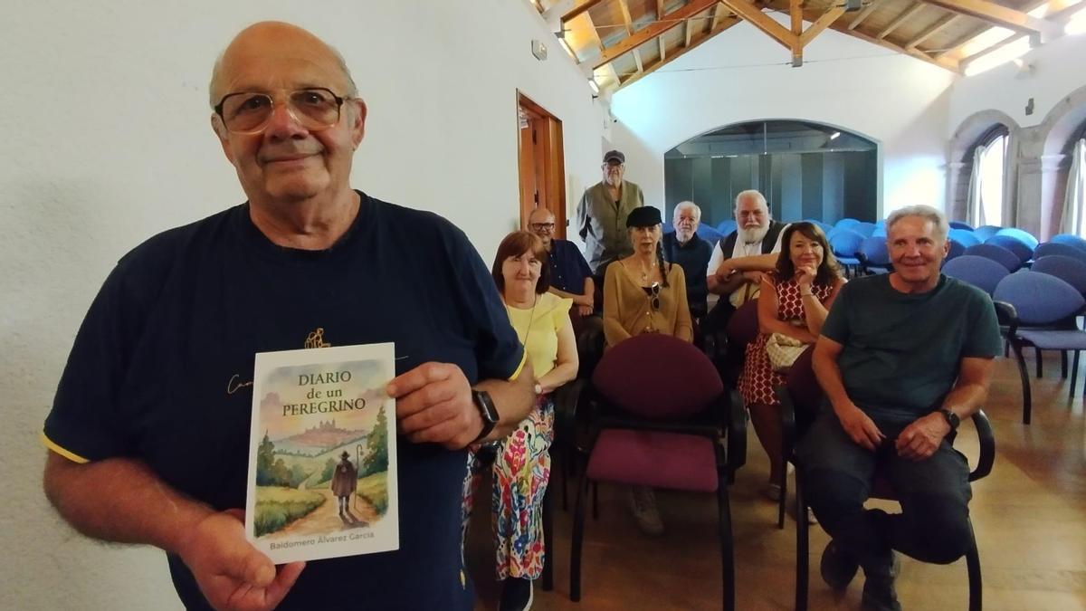 Baldomero Álvarez García minutos antes de la presentación en Grado.