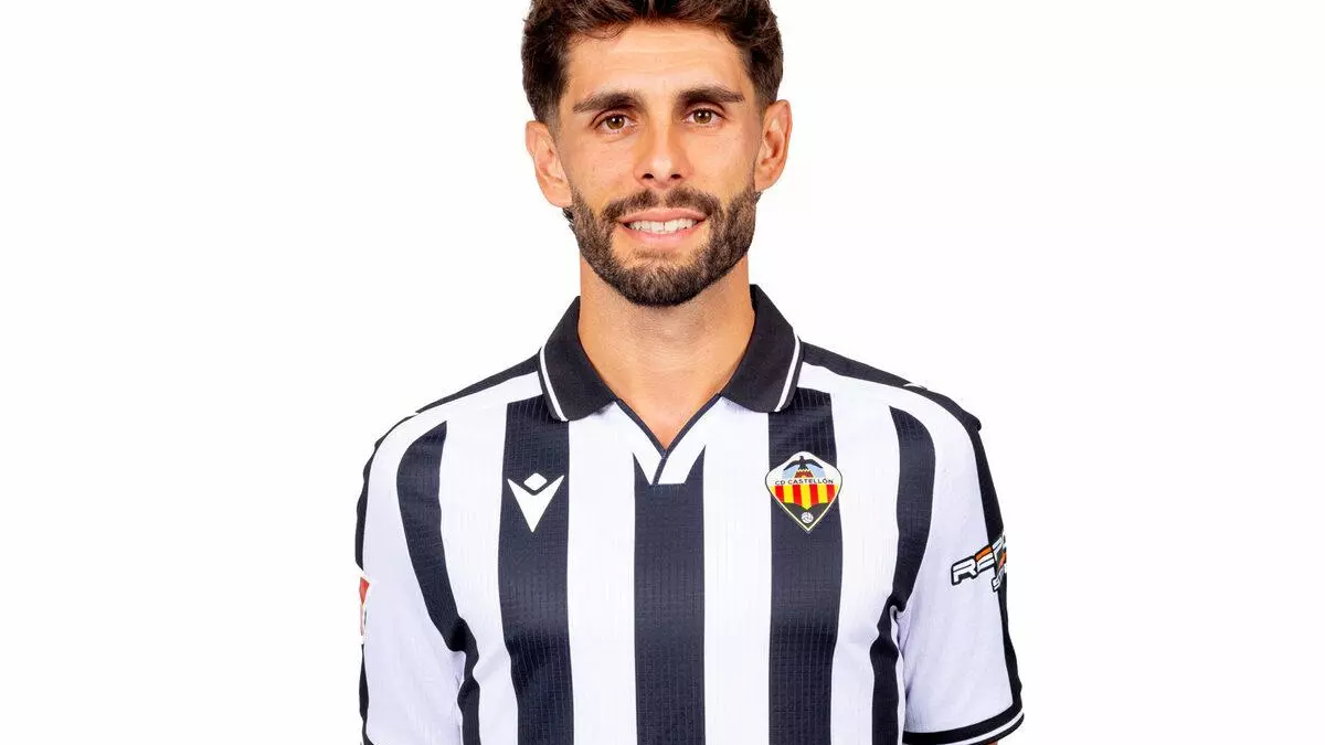 El defensa Óscar Gil renueva una temporada más con el Castellón