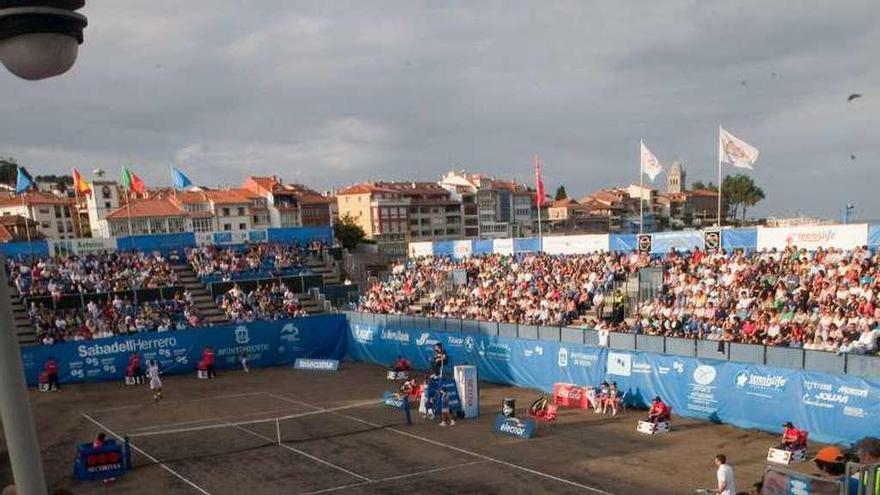 Público asistente a uno de los partidos de la última edición del torneo de La Ribera.