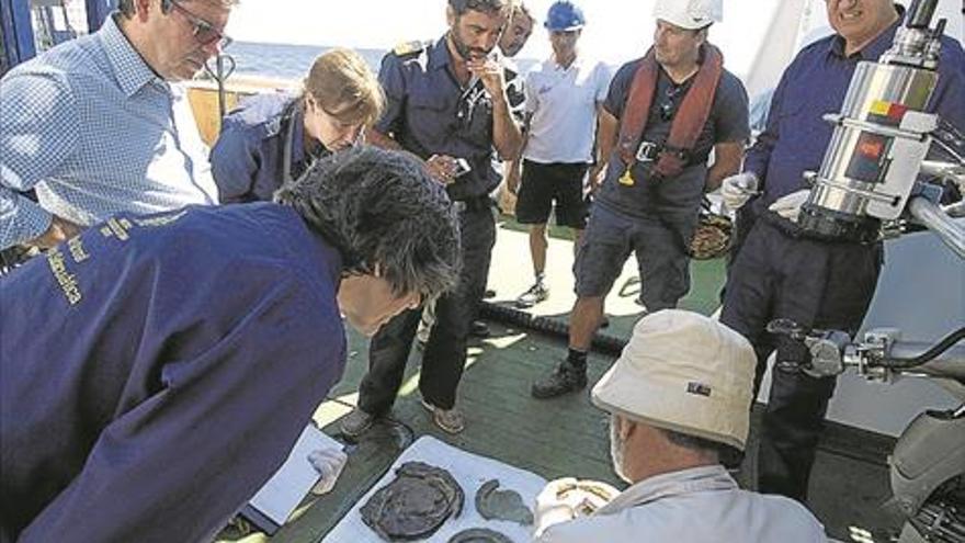 Una expedición recupera 34 objetos de la fragata hundida de Las Mercedes