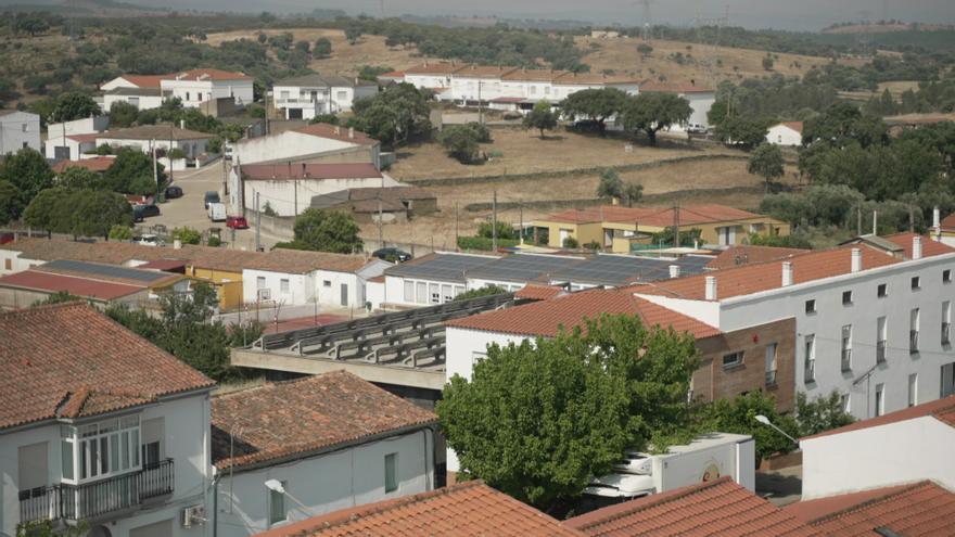 La primera comunidad solar de España para un pueblo entero ya funciona en Cedillo