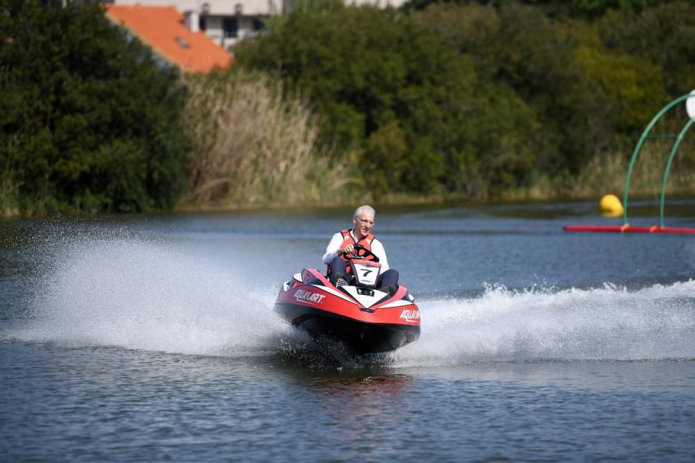 Francisco Conde, a lomos de una moto acuática en Sanxenxo