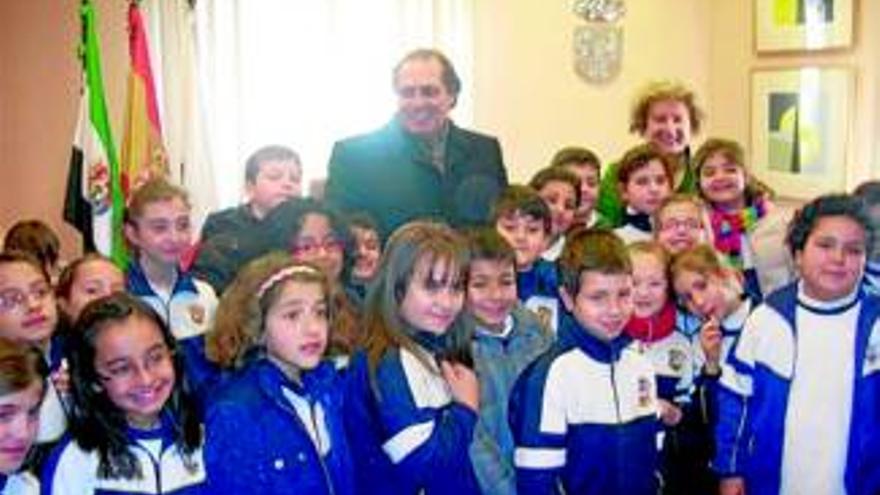 Los alumnos del Claret celebran un pleno infantil