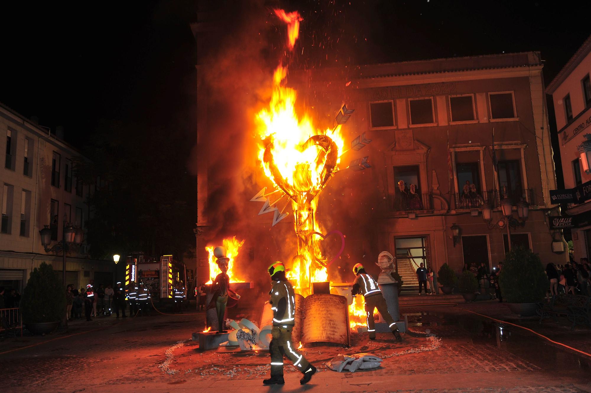 Cremà de la Falla Oficial.