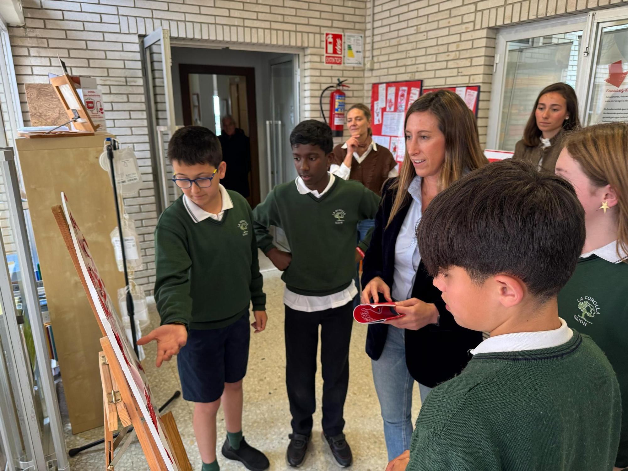 La campaña de donación de sangre en el colegio La Corolla de Gijón, en imágenes