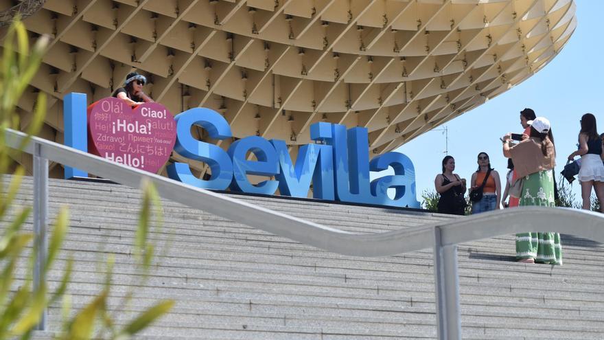 Turistas en las calles de Sevilla