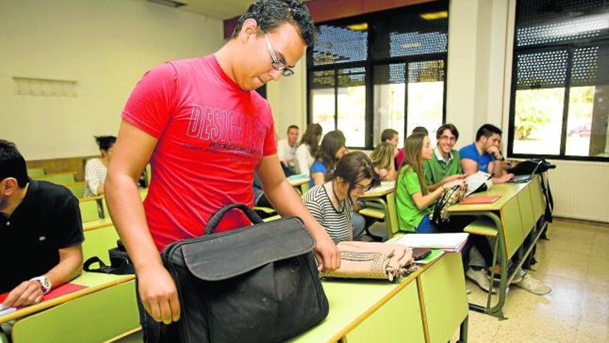 Saleh, en un aula de la facultad de Derecho de la Universidad de Alicante.