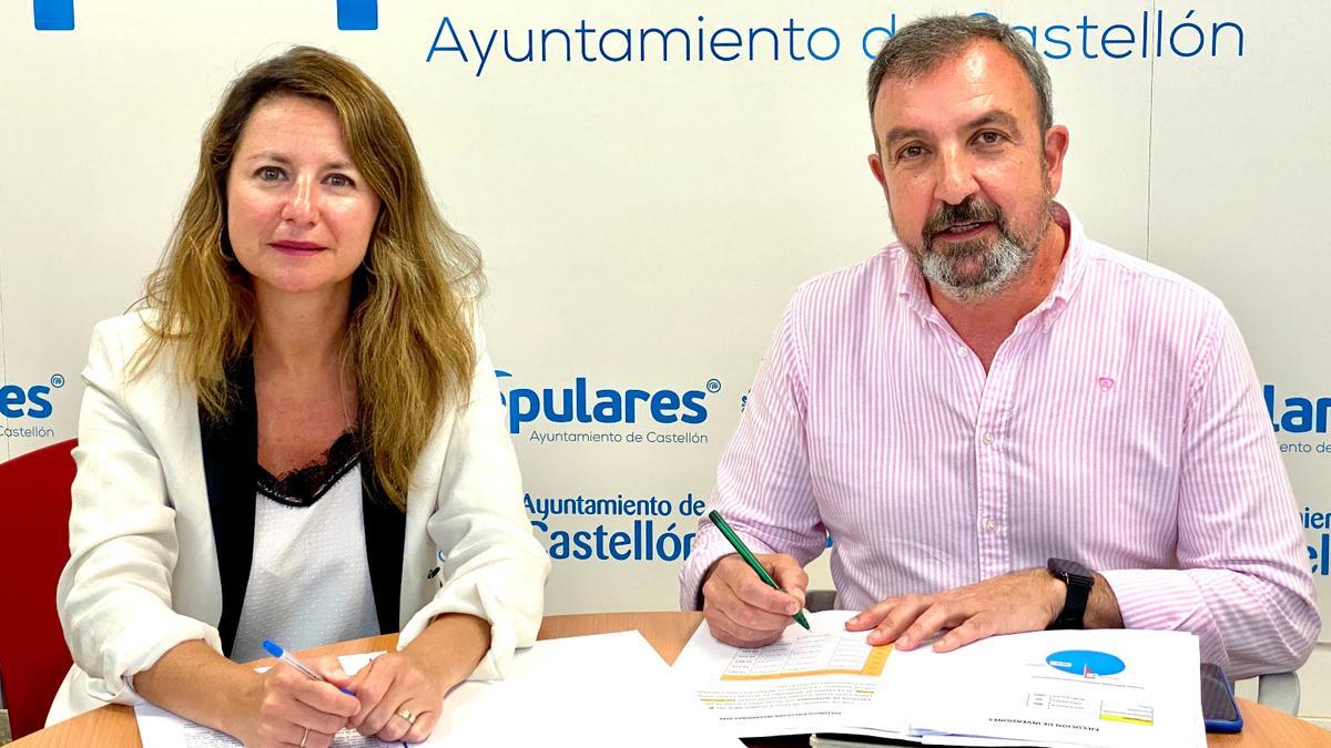 La alcaldesa de Castelló, Begoña Carrasco, junto al concejal de Economía y Hacienda, Juan Carlos Redondo.