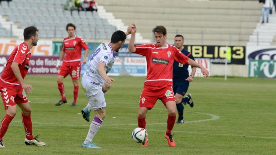 El Real Murcia salva el liderato pero no gana en Jaén