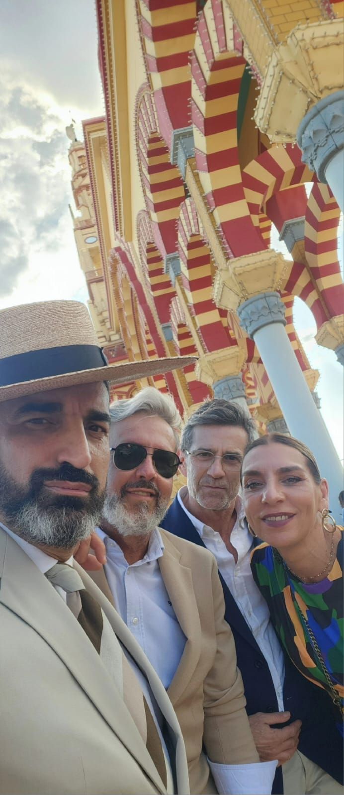 Amigos y familiares en El Arenal el viernes de feria