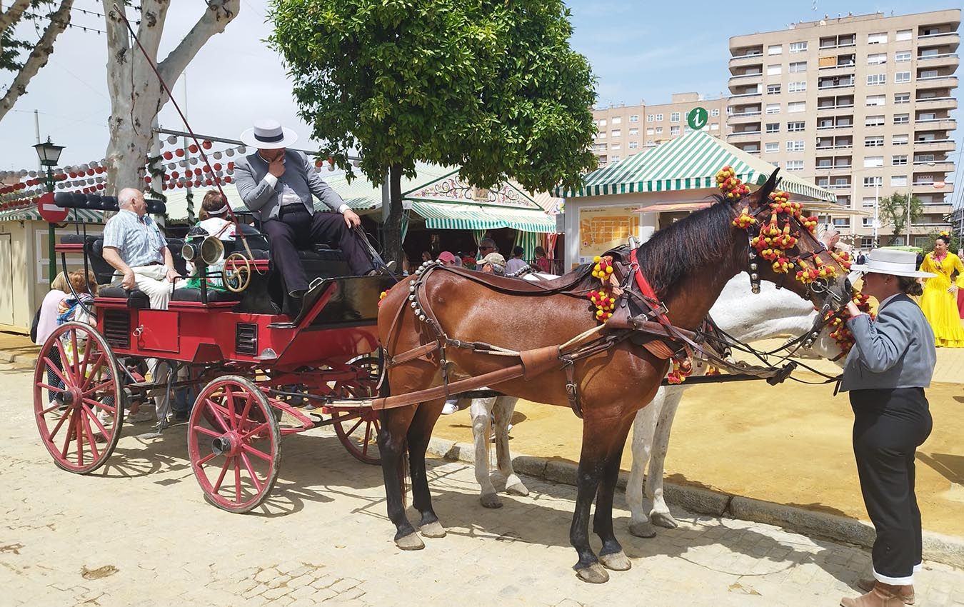 FOTOS | Las imágenes del viernes de Feria en Sevilla
