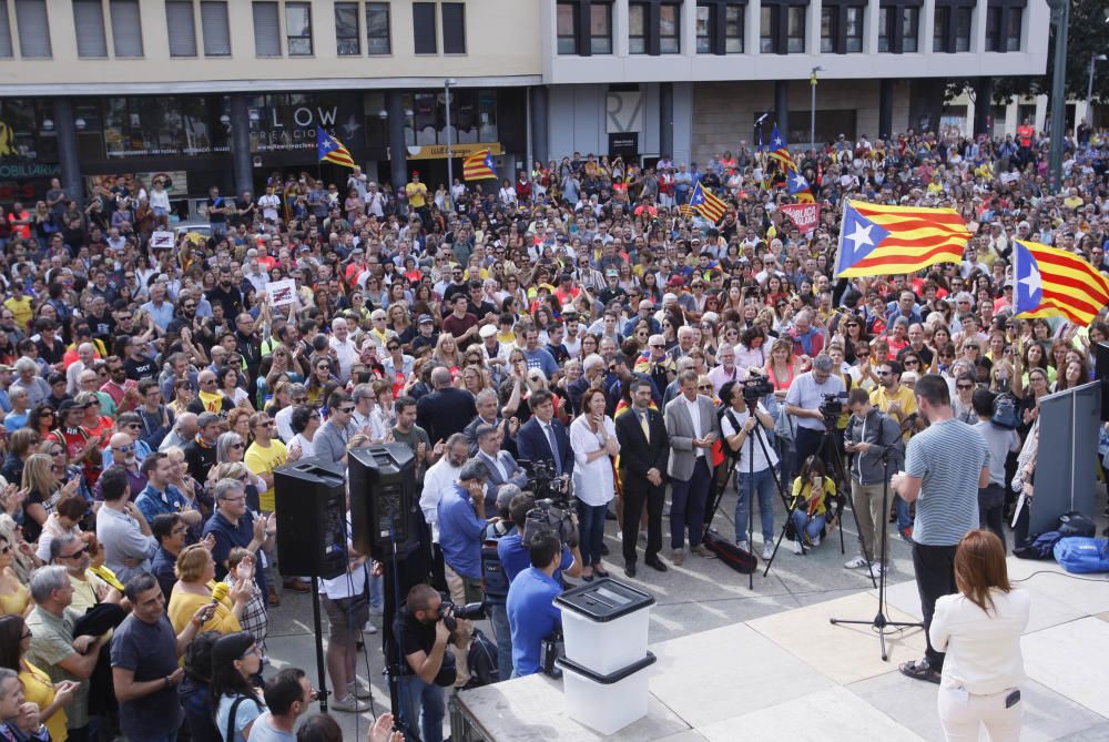 Concentració a la Plaça U d''octubre