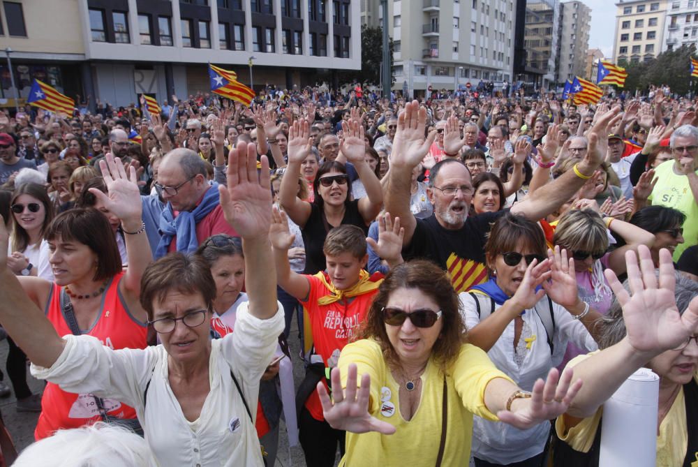 Concentració a la Plaça U d''octubre