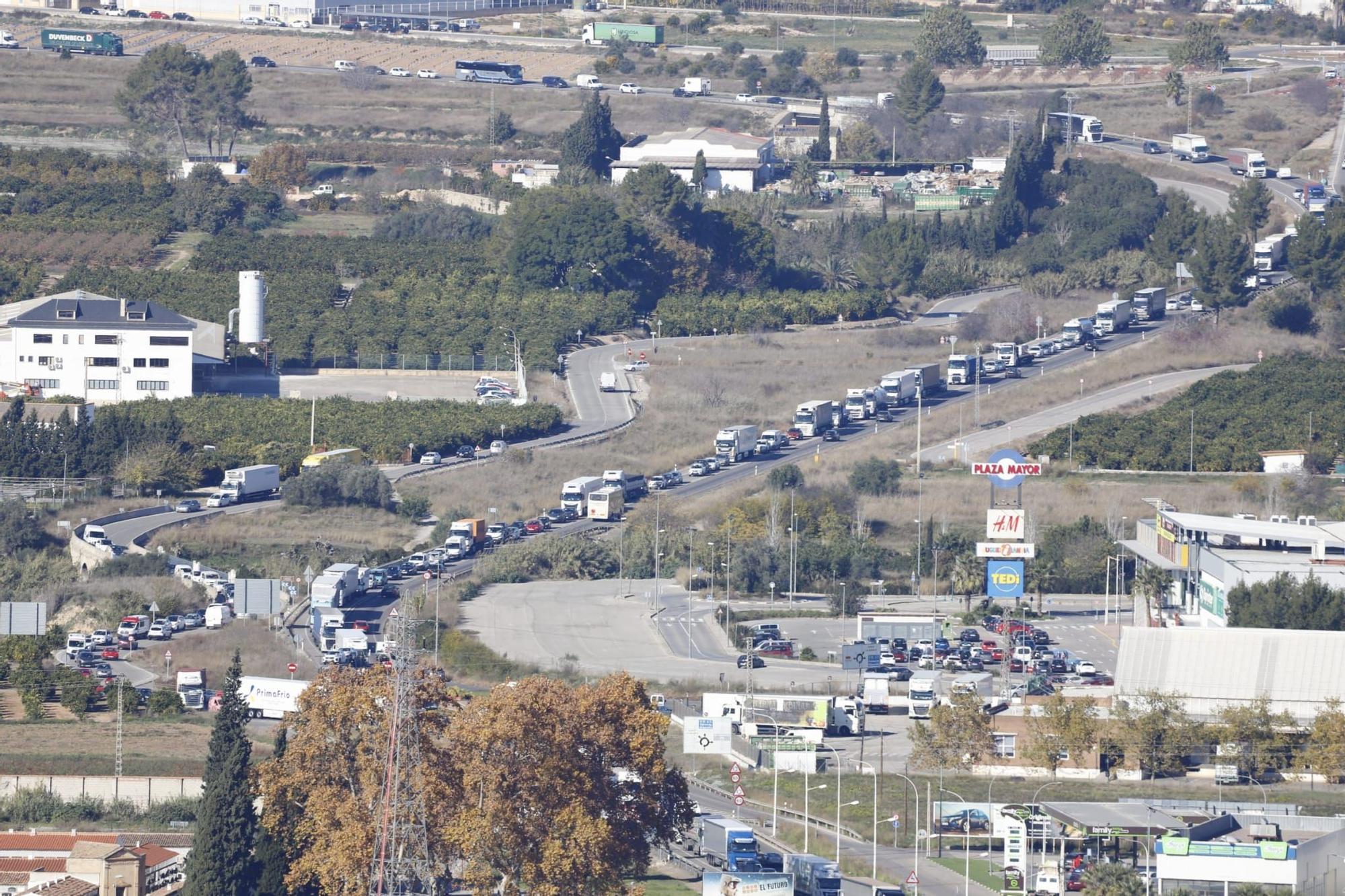 Un accidente en la A7 condensa el tráfico en Xàtiva