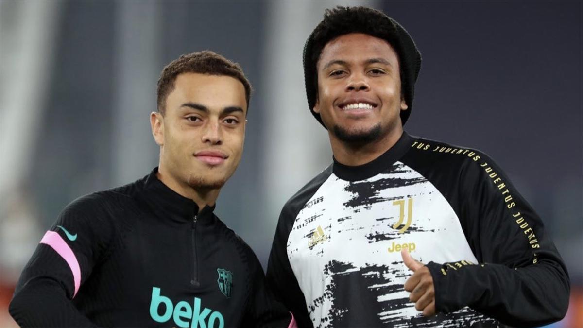 Sergiño Dest y McKennie posaron juntos en el Barça-Juve de este curso