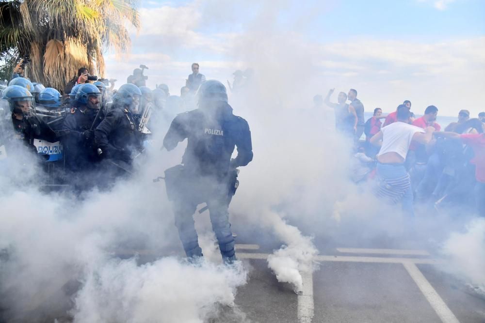 Choques entre policías y manifestantes en el G7