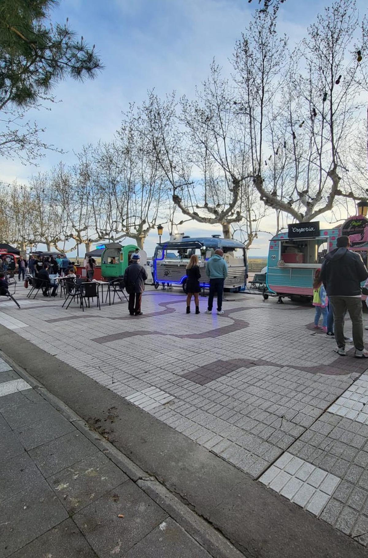 Foodtrucks instaladas en la Mota en una edición pasada. | E. P.