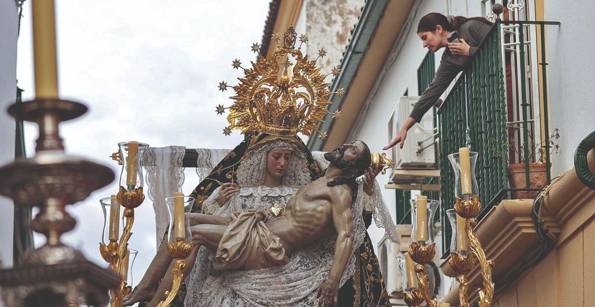 Virgen de las Angustias: La cofradía de esta totilar se erige a mediados de siglo XVI en el templo de los agustinos.