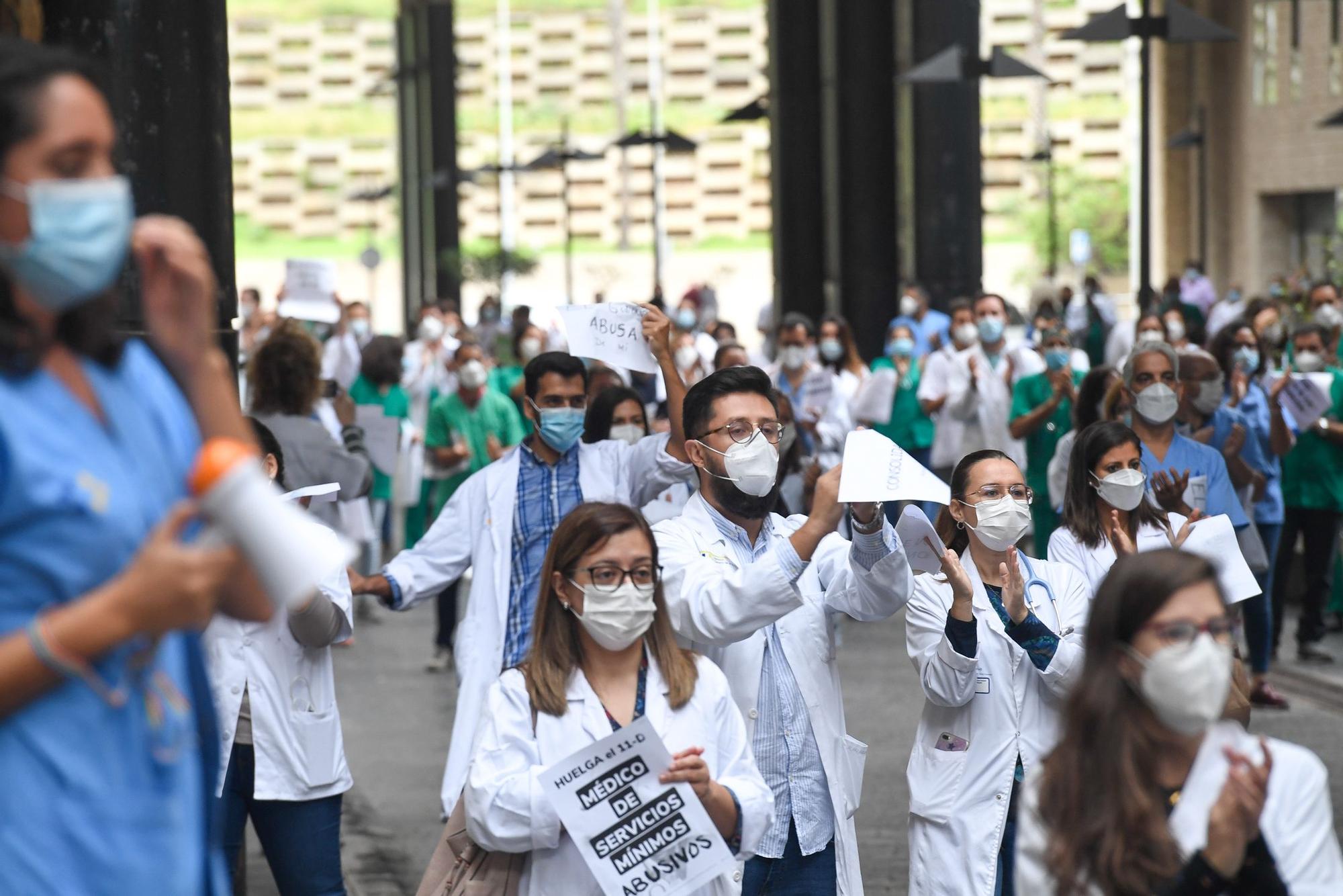 Huelga de médicos en el Doctor Negrín