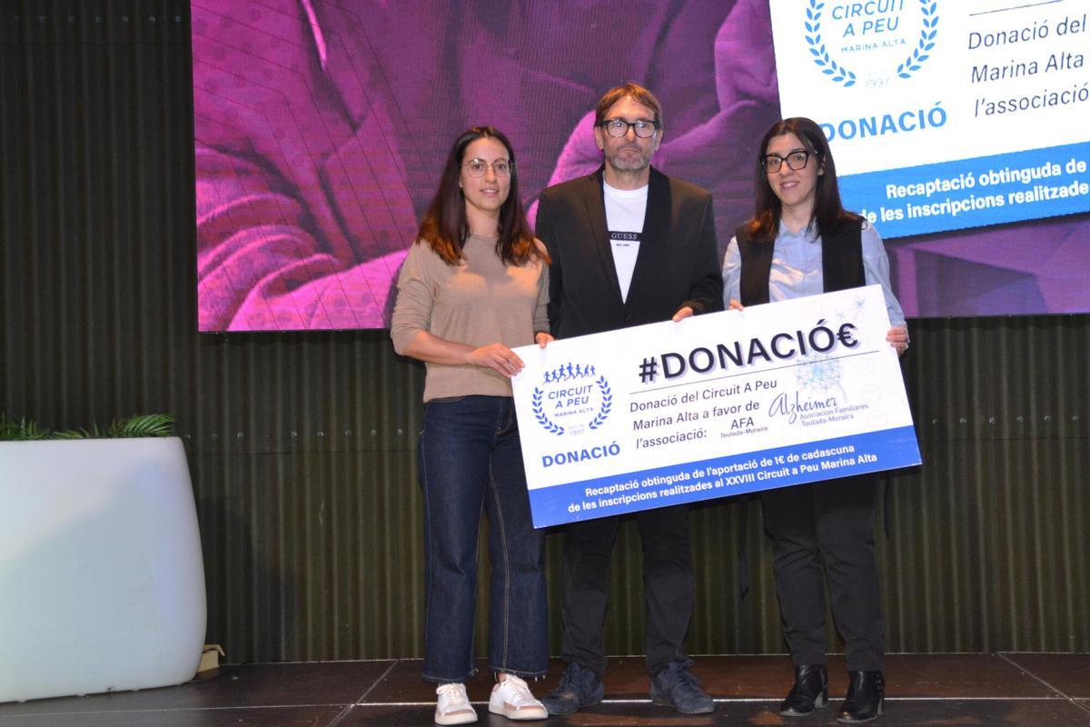 La entrega del cheque solidario