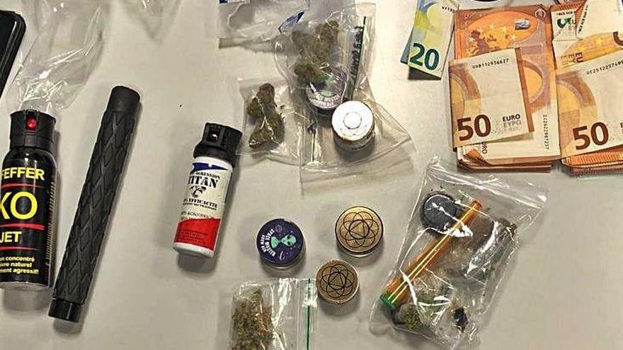 La droga, diners i objectes que els agents van trobar