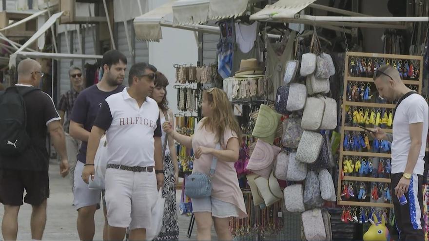 Regresa el mercadito al paseo marítimo de València