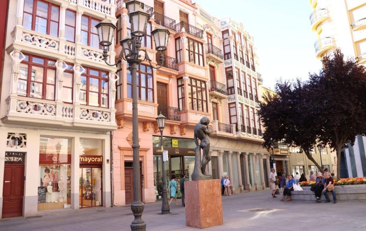 Edificios modernistas de la plaza de Sagasta. | VÍCTOR GARRIDO (ARCHIVO)