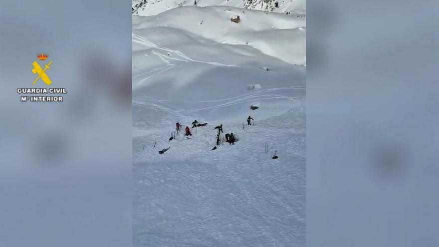 Vídeo | Dispositivo de búsqueda y rescate de la Guardia Civil tras el alud en el pico Tablato, en las inmediaciones del balneario de Panticosa