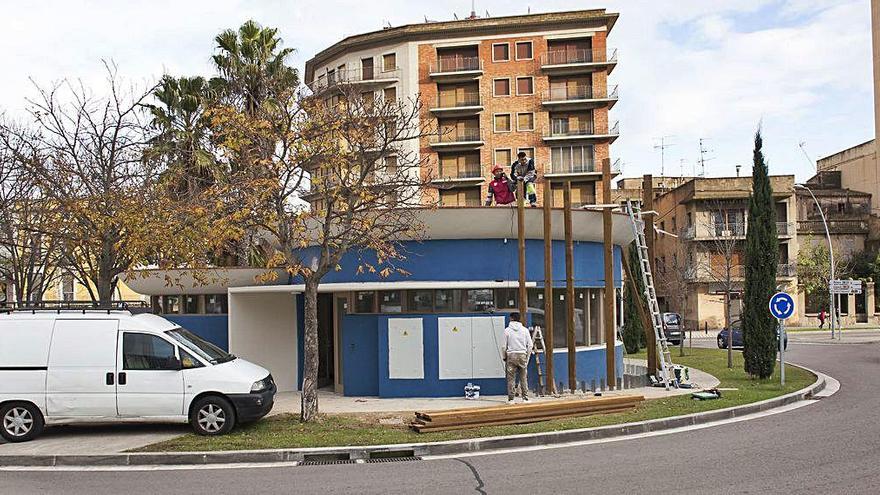 Els treballs encara són visibles a la plaça del Sol de Figueres.