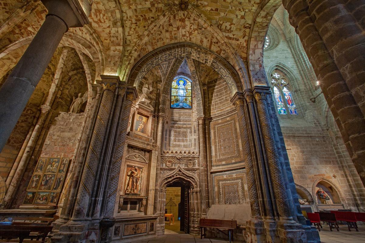 La Catedral de Ávila es conocida también como la Catedral del Salvador