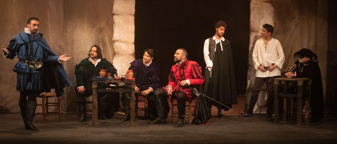 Una de las escenas de la obra «Don Juan Tenorio», a cargo de La Tijera Teatro, en el Principal. | Ana Burrieza