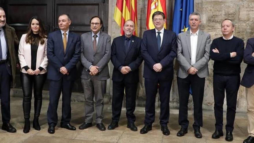 Puig, junto a representantes del Consell, patronal y sindicatos.