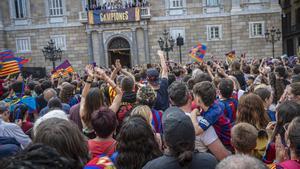 El Barça femenino celebra su Champions en la plaça Sant Jaume