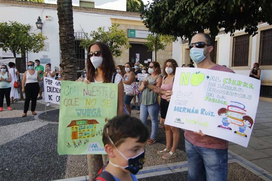 Manifestación contra el cierre de unidades en la escuela pública