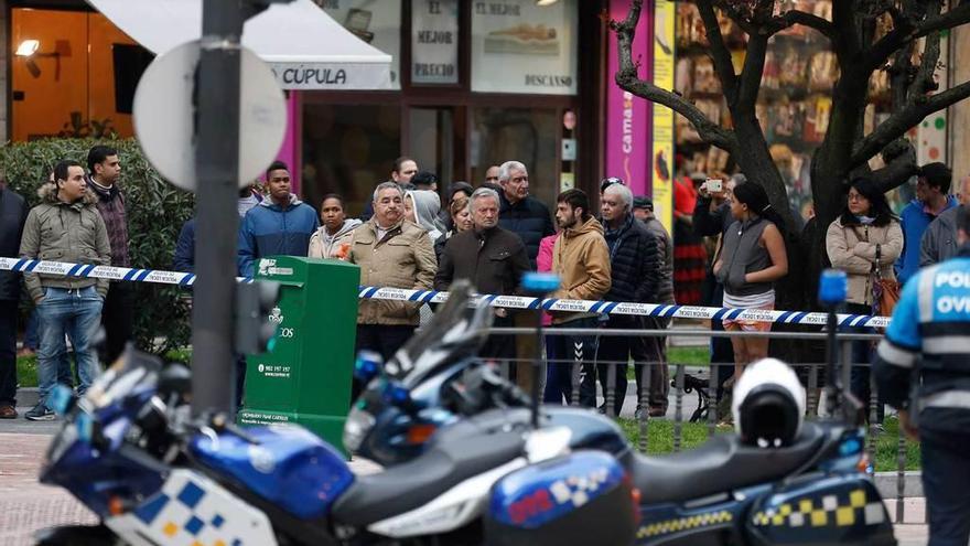 El cordón policial en torno al lugar de los hechos el día de la reyerta.