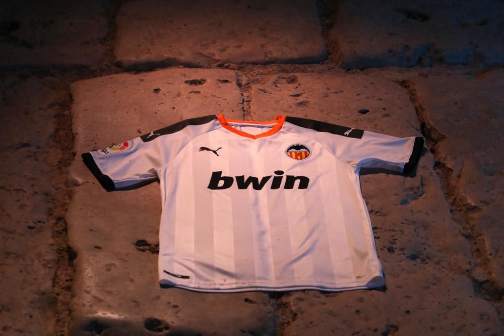 Así es la nueva equipación del Valencia CF para la temporada 2019/2020