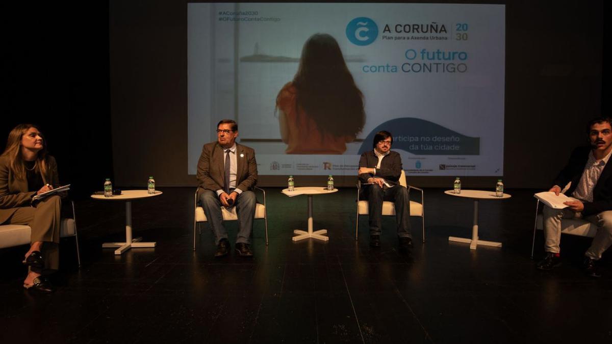 El rector, segundo por la izquierda, en la presentación de la A Coruña 2030.   | // CASTELEIRO/ROLLER AGENCIA