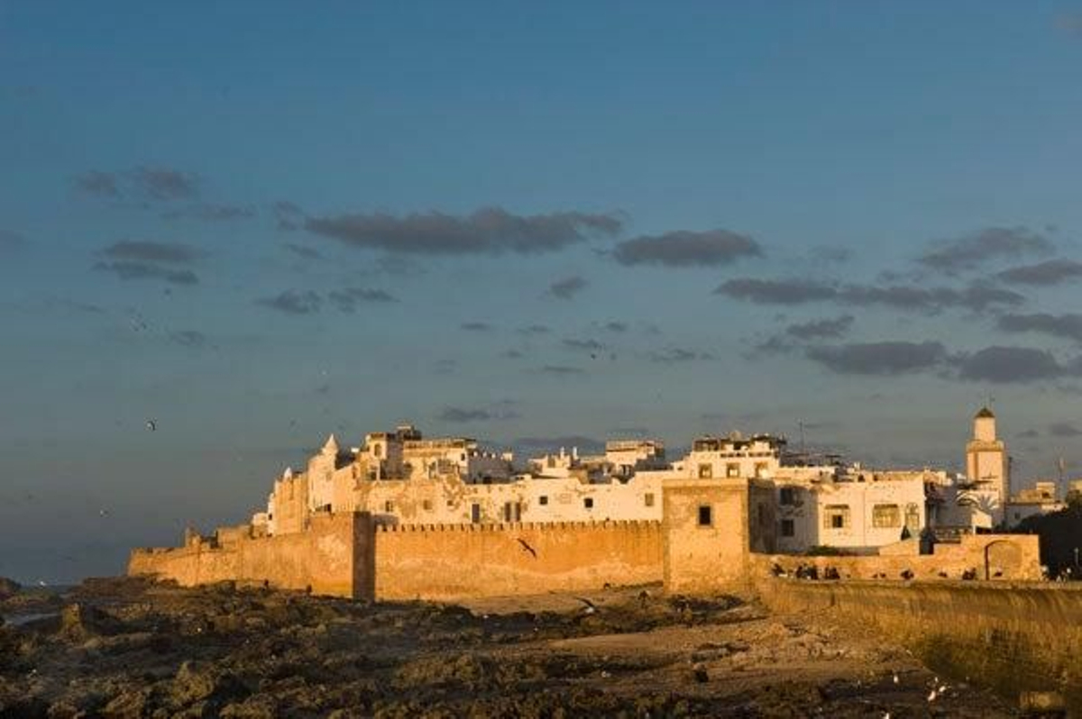 La vista de la ciudad amurallada de Essaouira impresiona al viajero.
