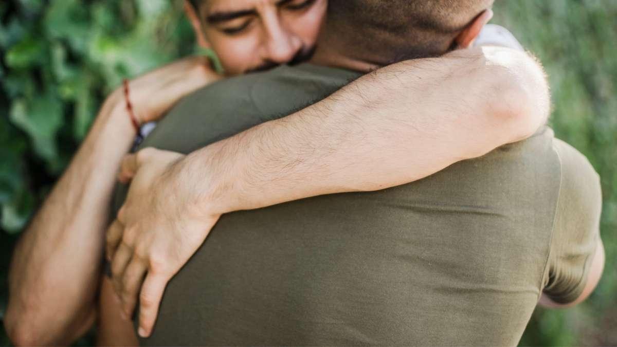 Un abrazo necesita durar al menos 20 segundos por este motivo