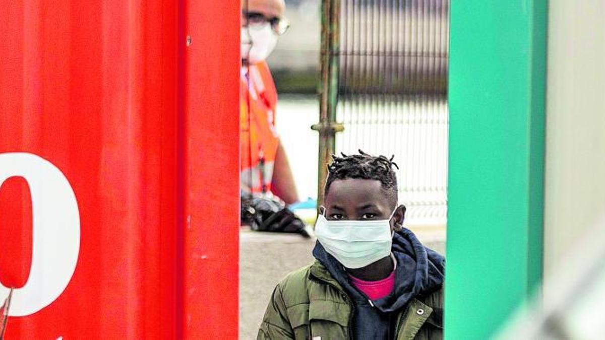 Menor migrante llegado en patera a Canarias.