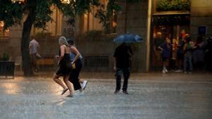 Avís de tempestes i calamarsa a Catalunya amb altes temperatures