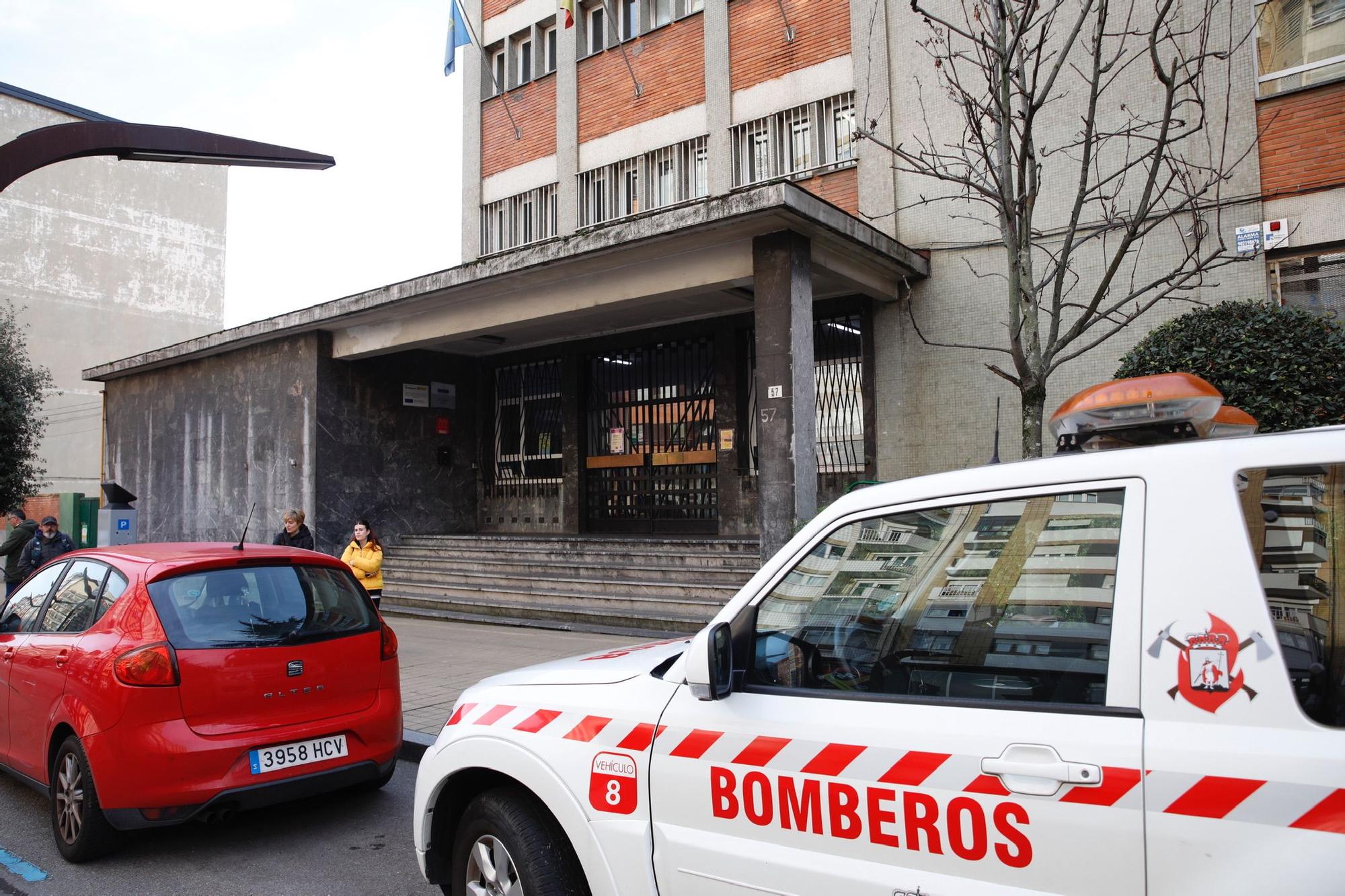 EN IMÁGENES: Se derrumba el suelo de una clase del colegio Rey Pelayo en Gijón