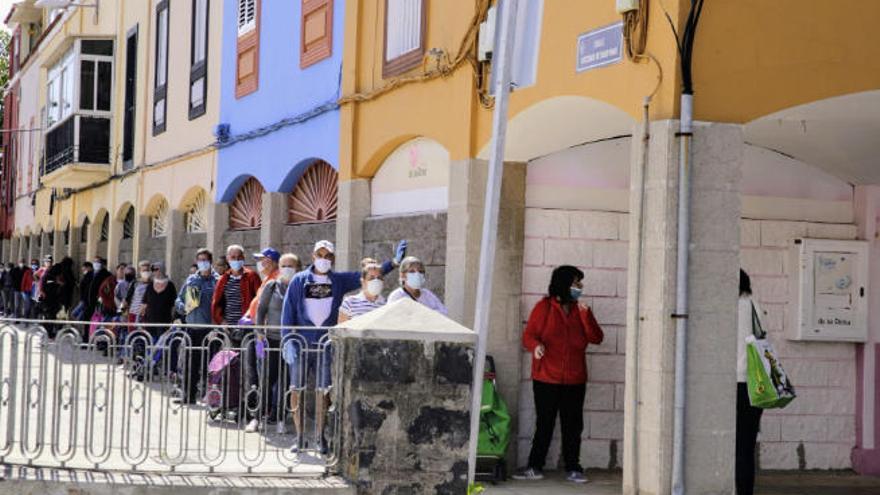 Reparto de alimentos en la capital.