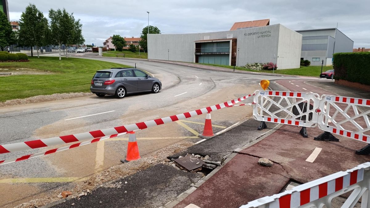 La zona donde se produjo la rotura con el perímetro de seguridad, la mañana de este miércoles.
