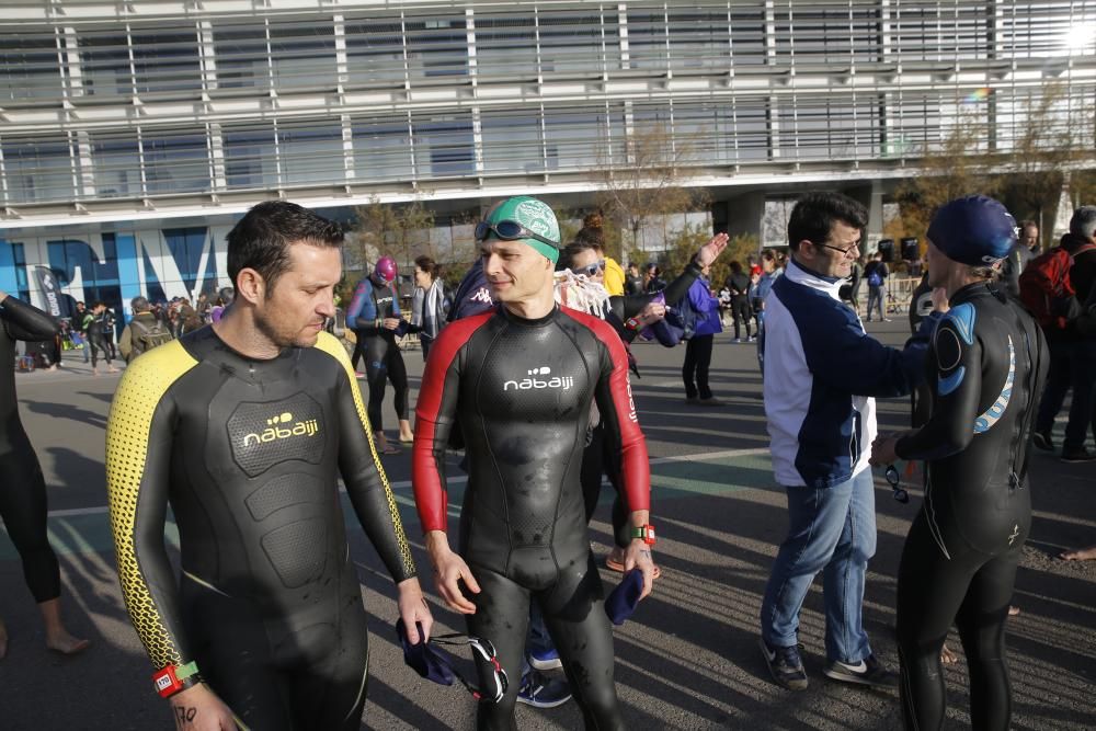 300 nadadores estrenan la I Travessia de Nadal