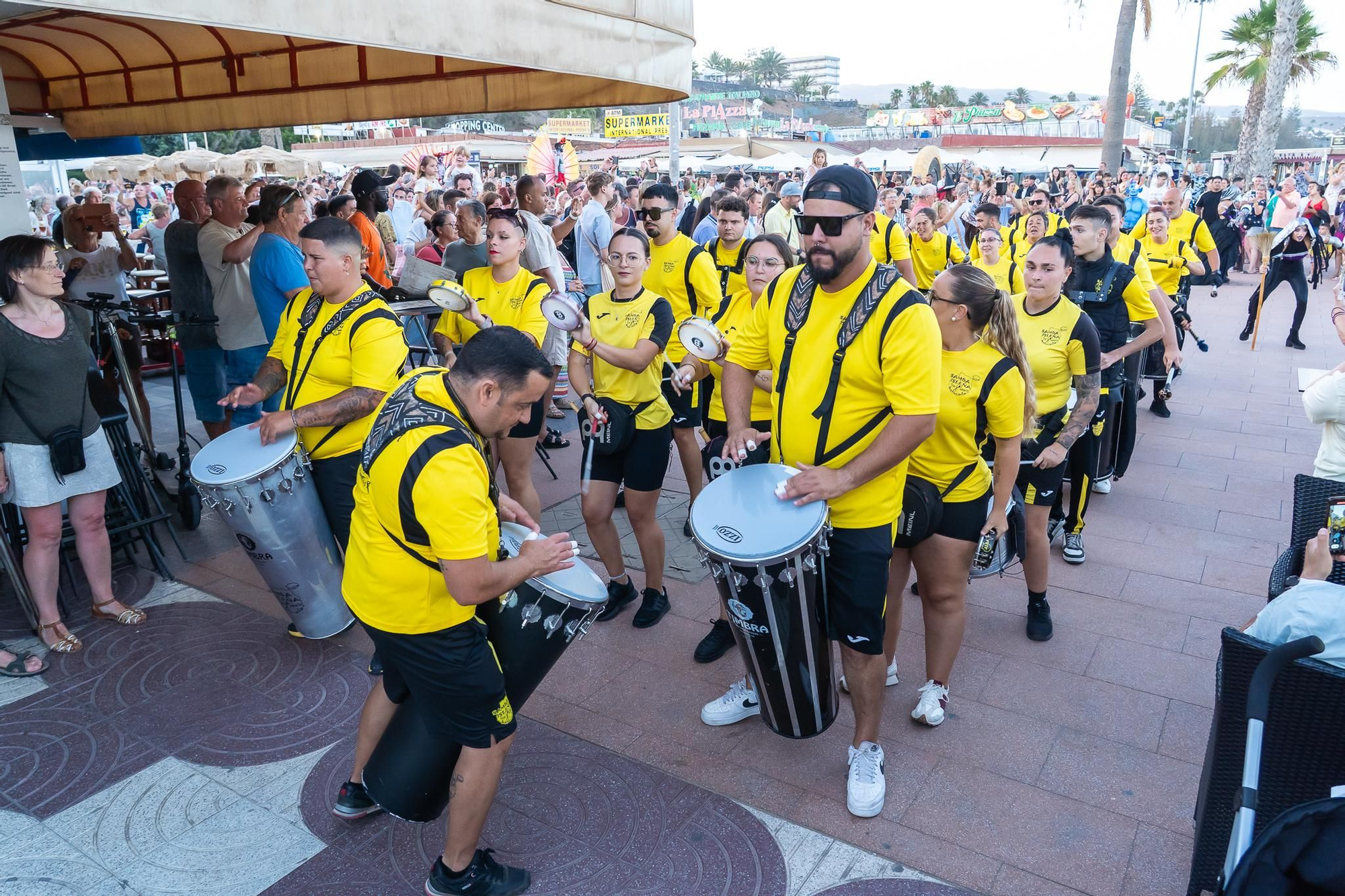 Celebración de las hogueras de San Juan en Playa del Inglés